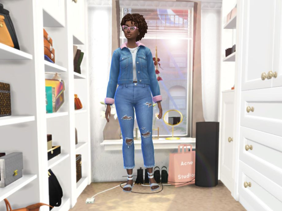 Sims 4 CAS background walk'n closet